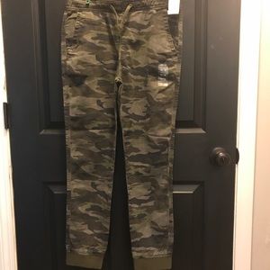 Abercrombie kids camo joggers NWT